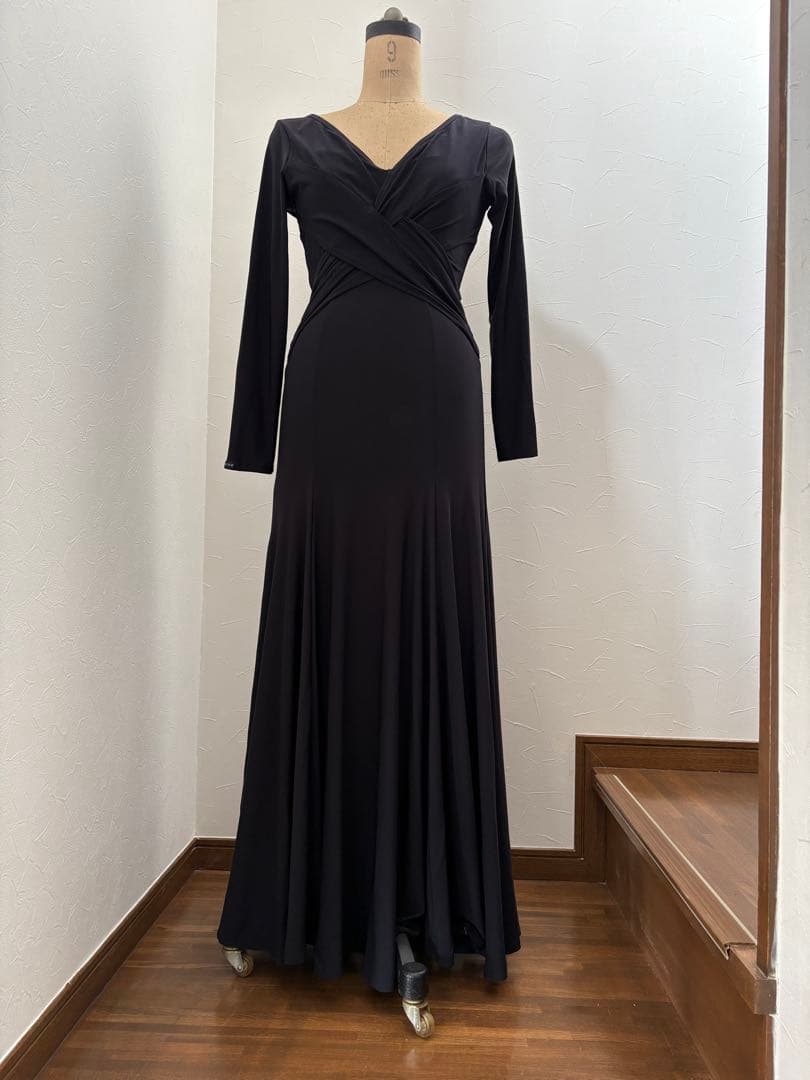 未使用　社交ダンス黒ワンピースVネック 長袖