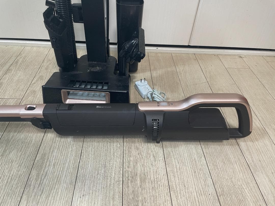 アイリスオーヤマ掃除機 コードレス 自走式 極細軽量 モップ付 SBD-F2P