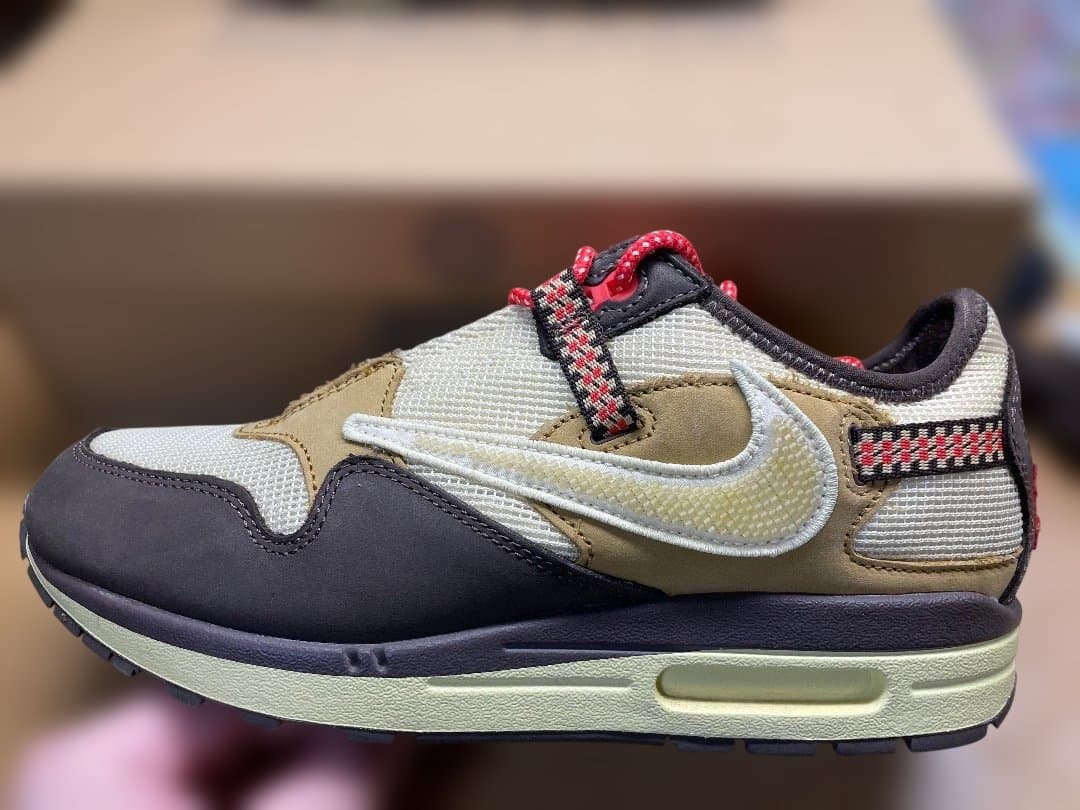 【セール中！】NIKE AIR MAX 1 / CJ トラヴィススコット