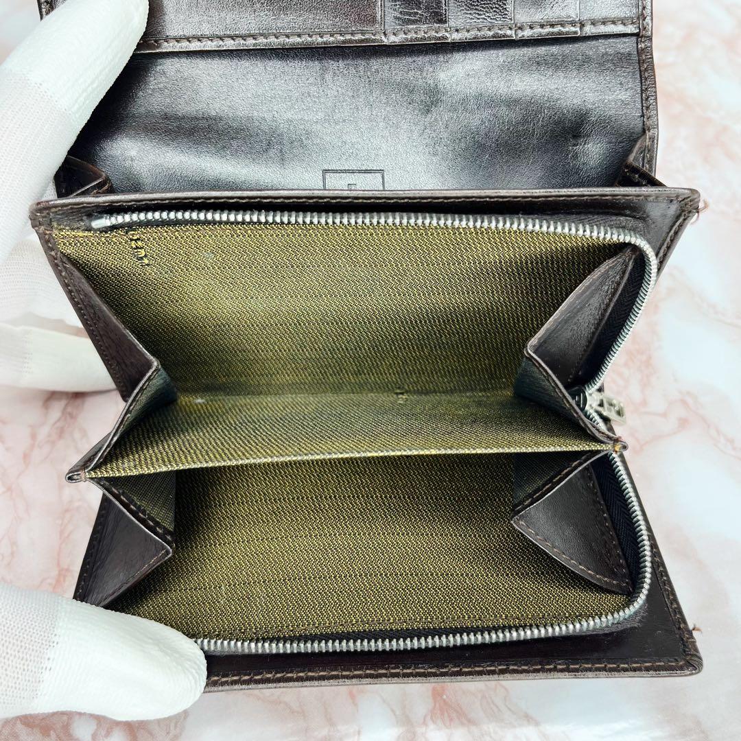 【極美品】FENDI 二つ折り財布　折り財布45