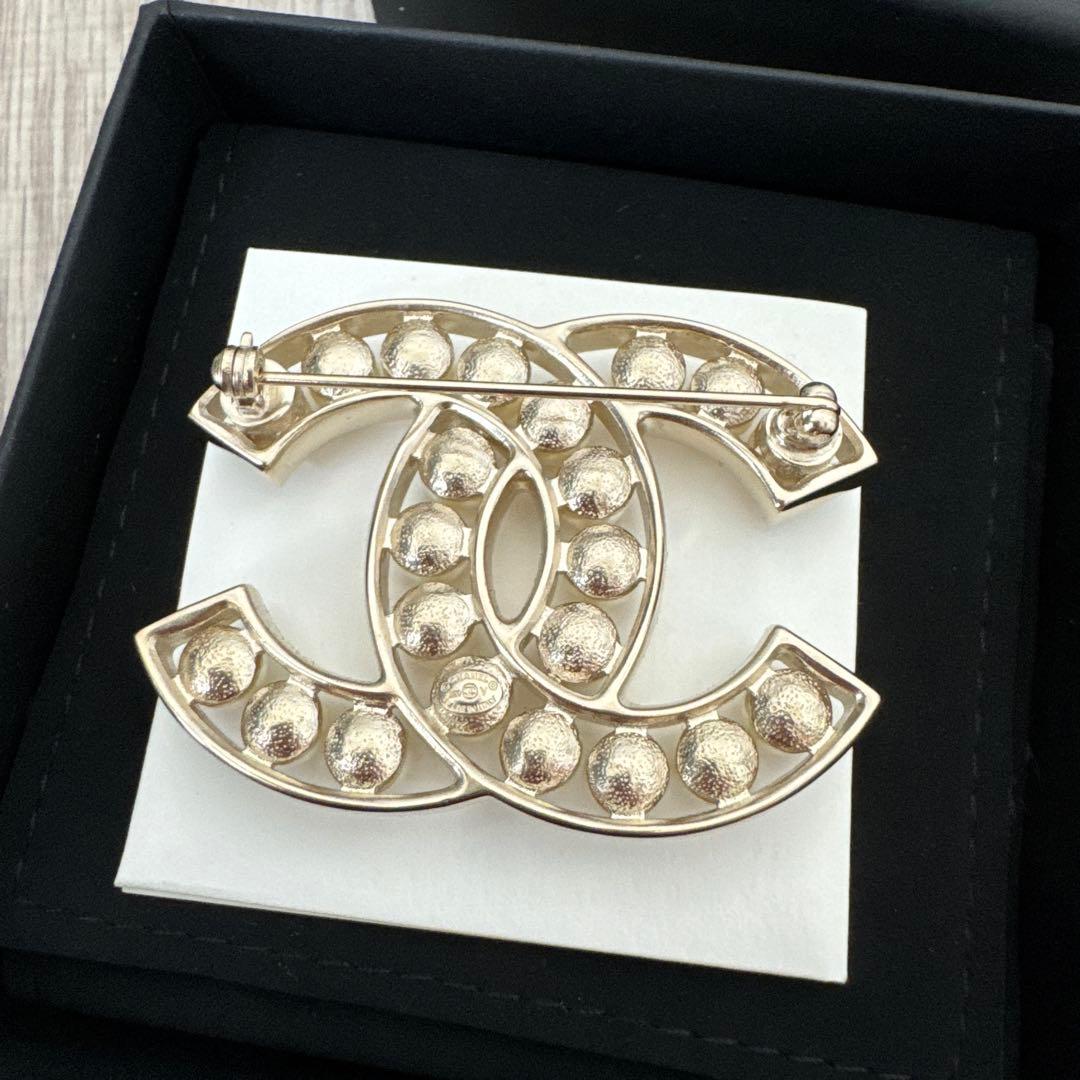 シャネルCHANELパールCCマーク定番ブローチ