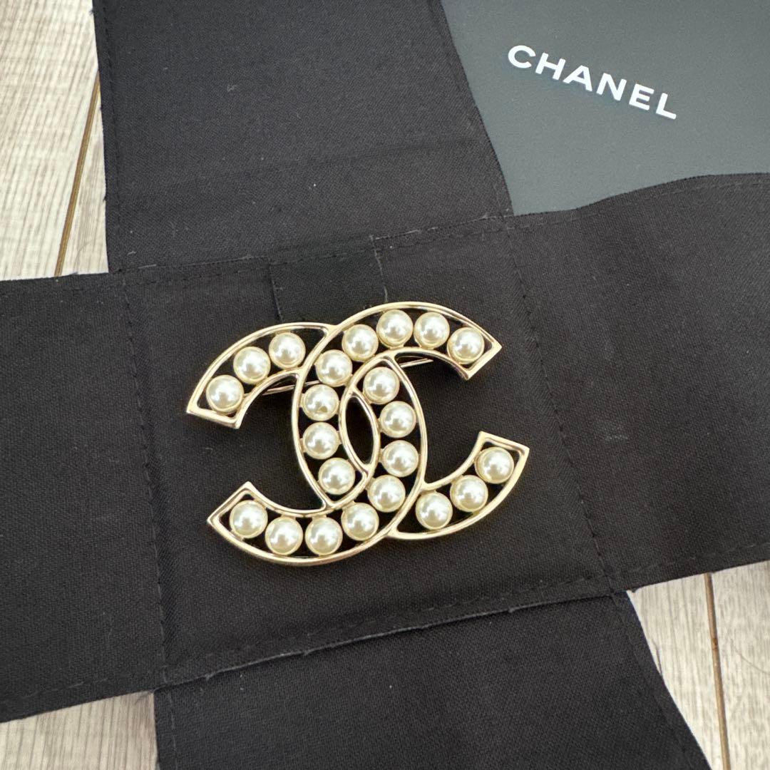 シャネルCHANELパールCCマーク定番ブローチ