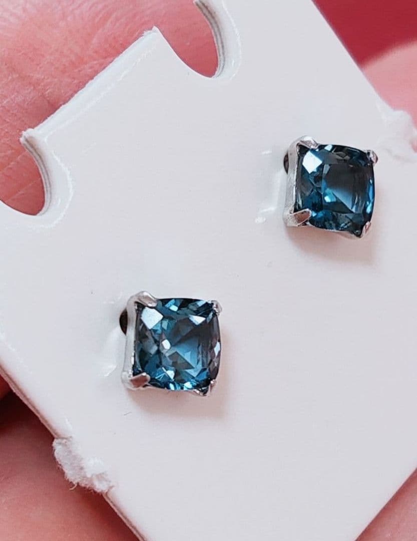 未使用品 pt900 天然ロンドンブルートパーズ ピアス