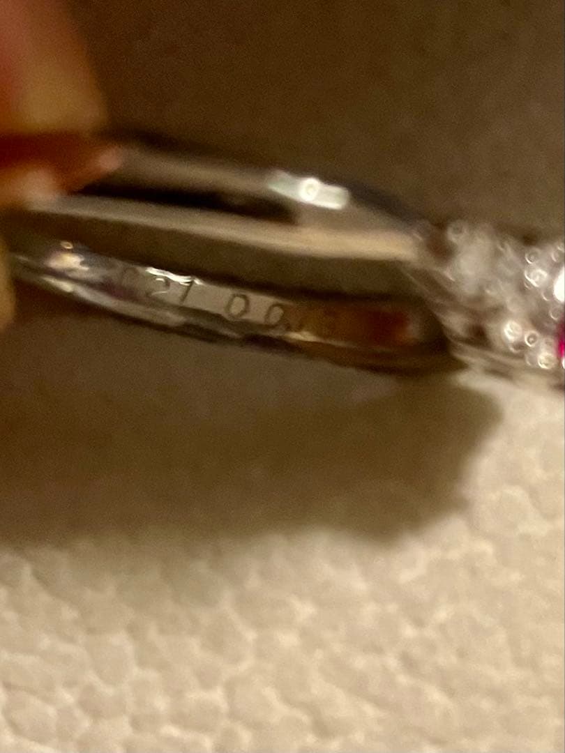 pt900＊深紅のルビー＆ダイヤリングです