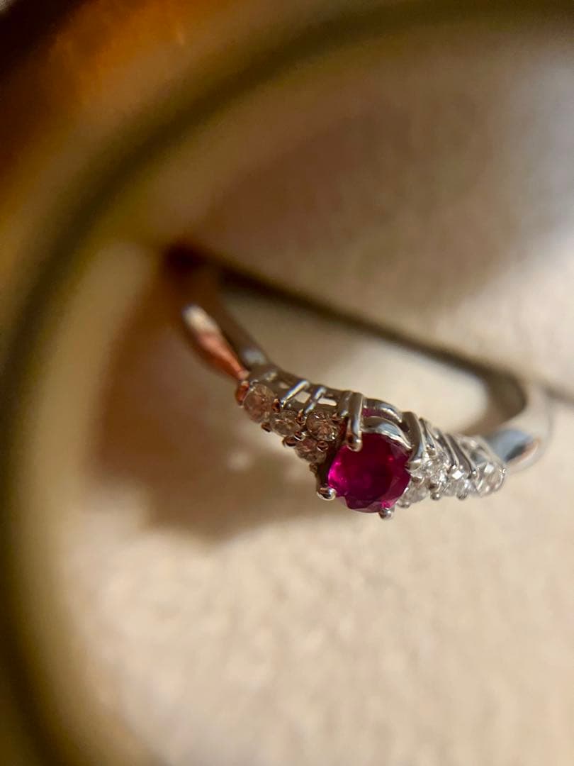 pt900＊深紅のルビー＆ダイヤリングです