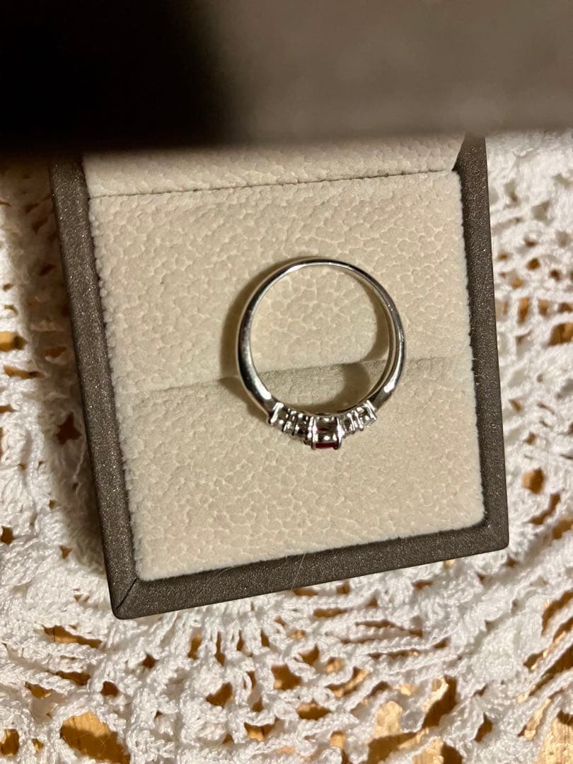 pt900＊深紅のルビー＆ダイヤリングです