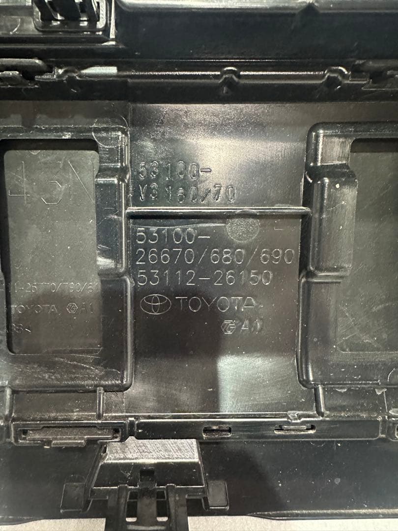 トヨタ純正　ハイエース　フロントグリル 200系　後期