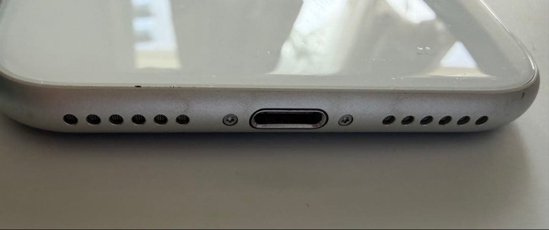 Iphone SE 第２世代　64G ホワイト