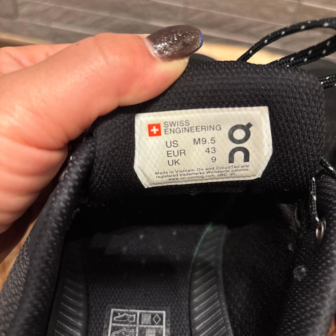 ONスニーカー　クラウドフライヤーウォータープルーフ　ブラック　27cm