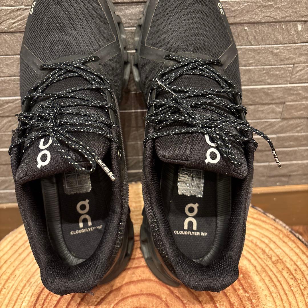 ONスニーカー　クラウドフライヤーウォータープルーフ　ブラック　27cm