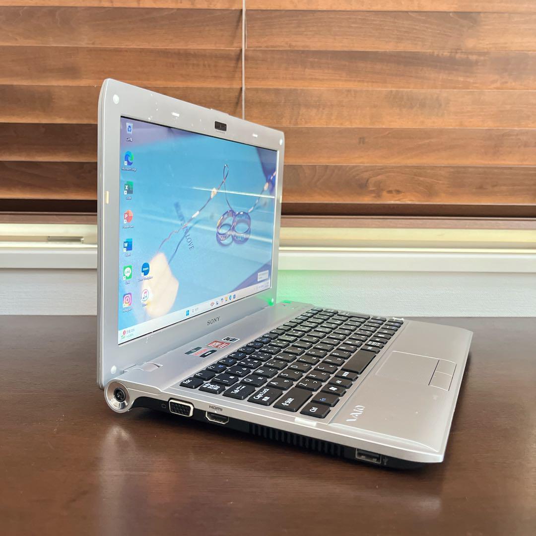 カメラ付PC✨ノートパソコン　windows11✨オフィス付き✨小型　軽量　美品