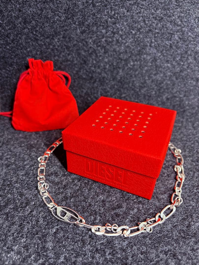 DIESEL シルバー ネックレス 赤いボックス付き