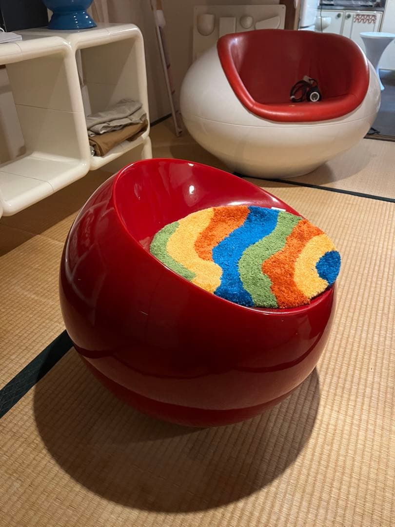 ボールチェア　スペースエイジ　ミッドセンチュリー　レトロポップ　球体　椅子