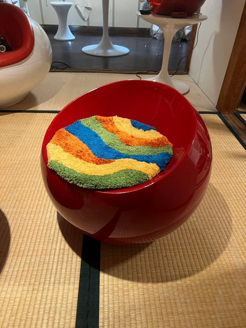 ボールチェア　スペースエイジ　ミッドセンチュリー　レトロポップ　球体　椅子