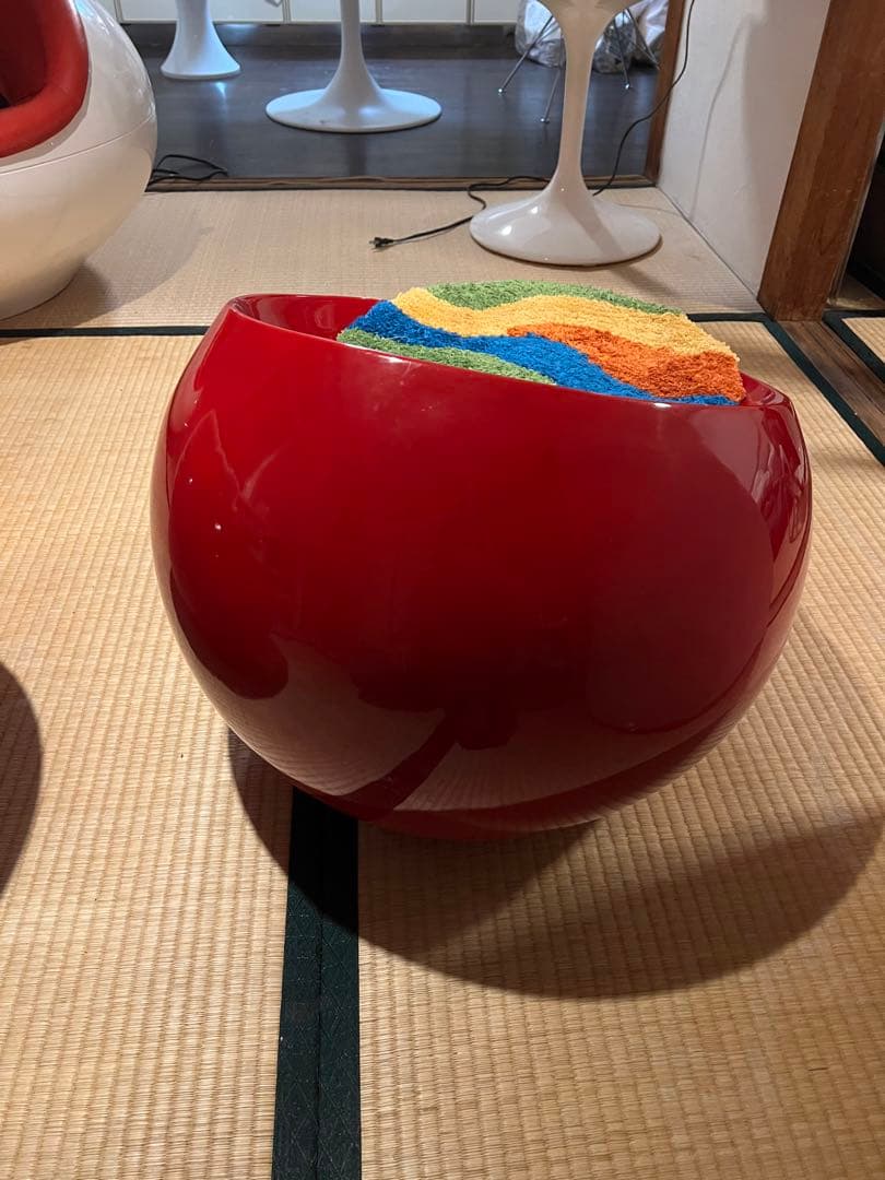 ボールチェア　スペースエイジ　ミッドセンチュリー　レトロポップ　球体　椅子