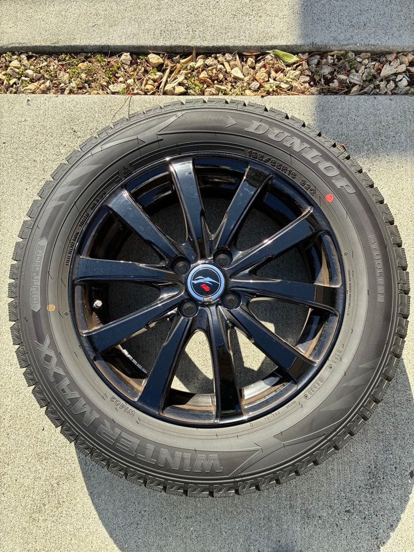 トヨタライズ　ガソリン4穴スタッドレスタイヤ DUNLOP WINTERMAX