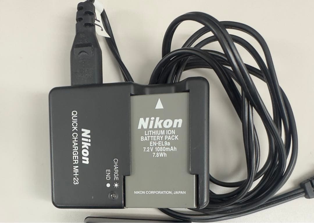 Nikon AF-S 55-200mm VR 望遠レンズ/スピードライト、充電器