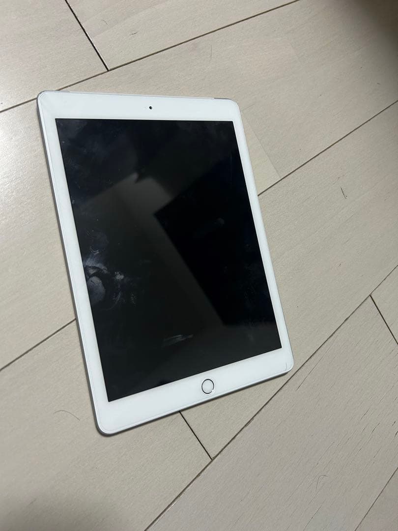 最終値下げ　Apple iPad (第6世代) Wi-Fi 32GB カバー付き