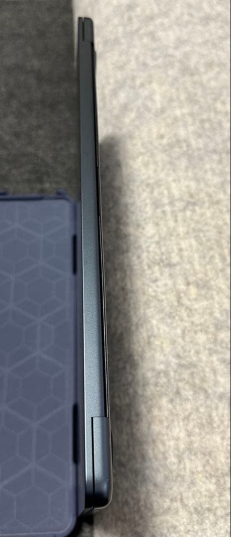 MacBook Air（M2チップ搭載）