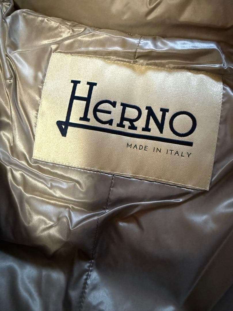 【HERNO】　ヘルノ　ダウンコート　切替ダウン　44 ベージュ
