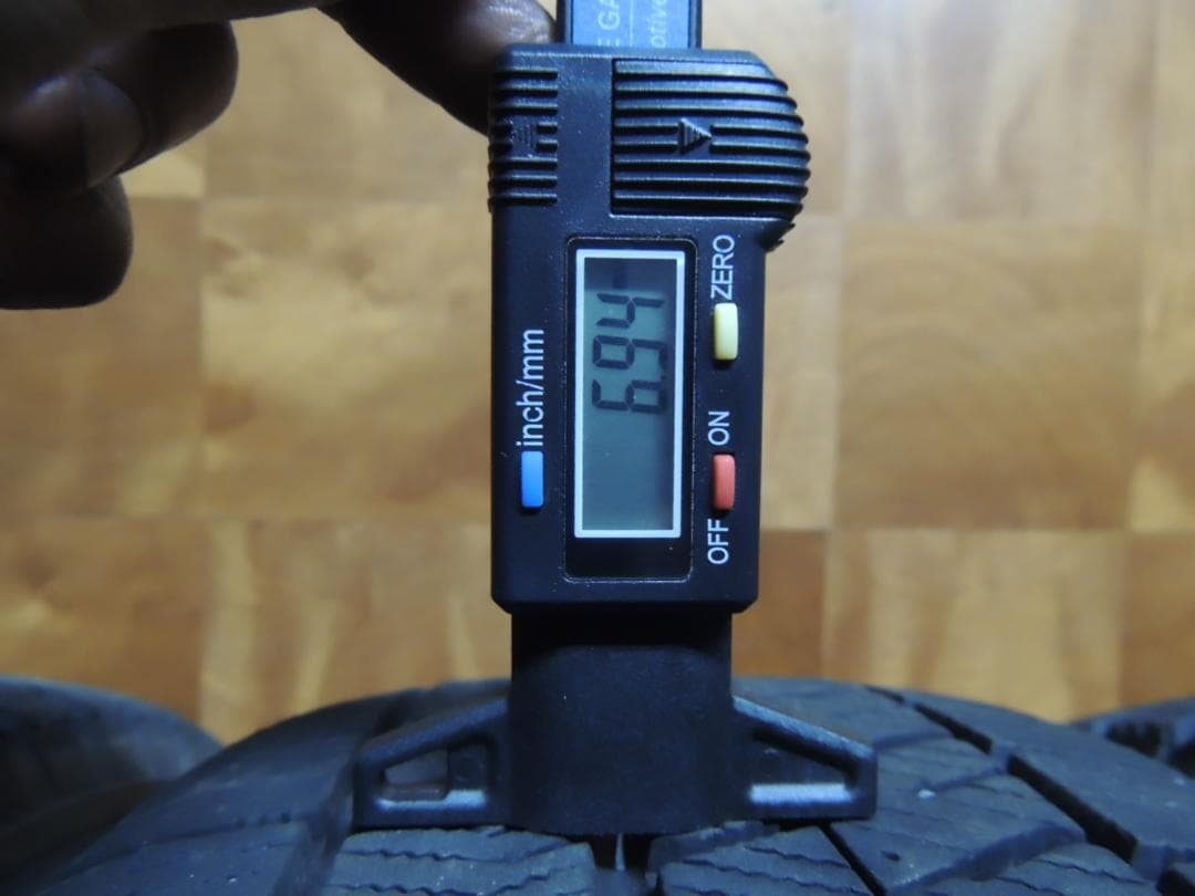 T653　195/65R15　ブリヂストン　スタッドレス　4本　サイドに小傷有り