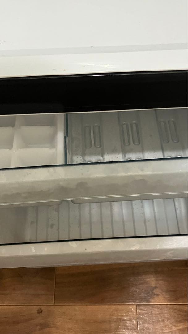 黒い上下二段式冷蔵庫