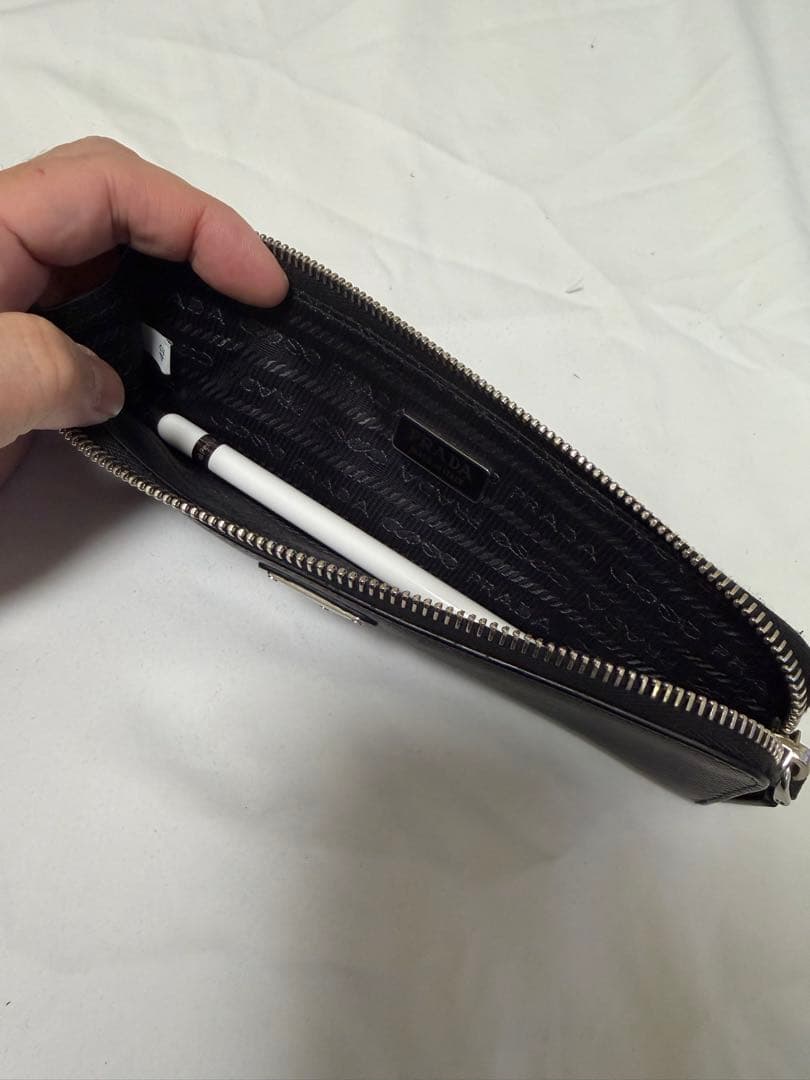 PRADA ブラック ペンケース　サフィアーノレザーです