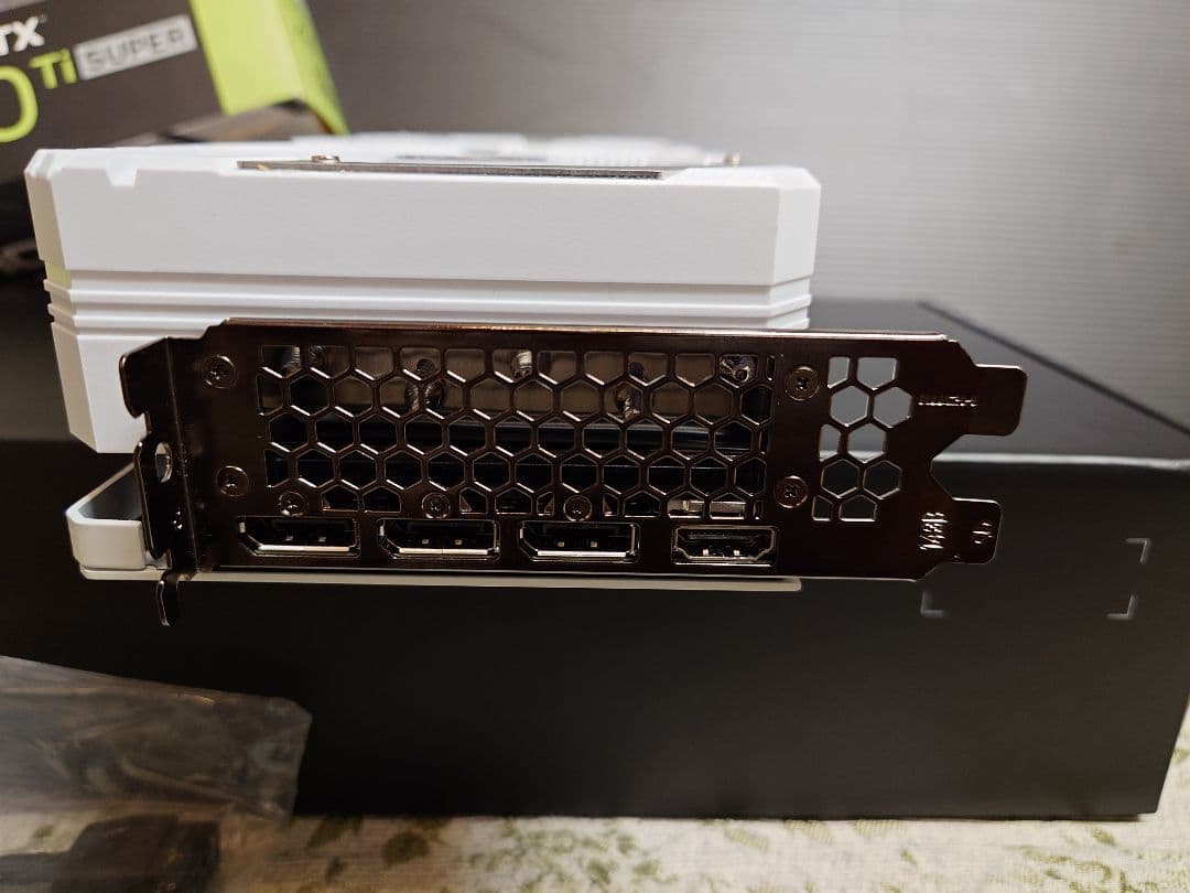 h*n様 【正常動作】GeForce RTX 4070 Ti Super Whi