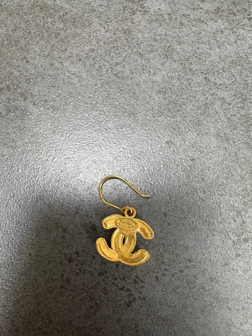 CHANEL 金色メッキ 片耳用ピアス