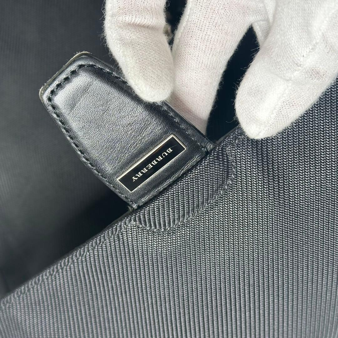 希少デザイン✨Burberry ノバチェック　メッセンジャーバッグ フラップ