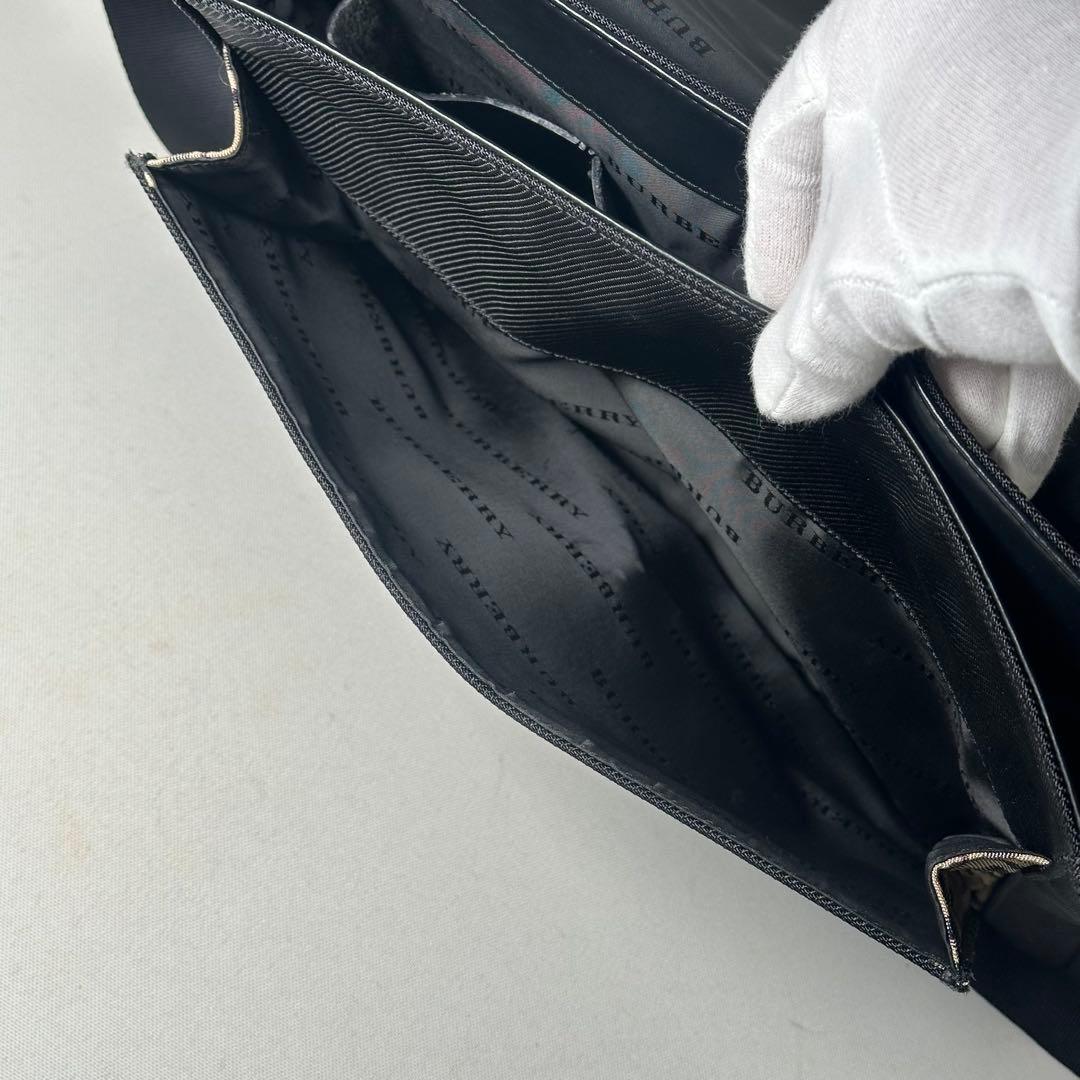 希少デザイン✨Burberry ノバチェック　メッセンジャーバッグ フラップ