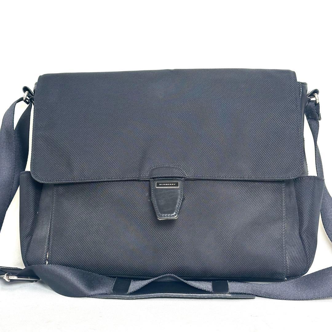 希少デザイン✨Burberry ノバチェック　メッセンジャーバッグ フラップ