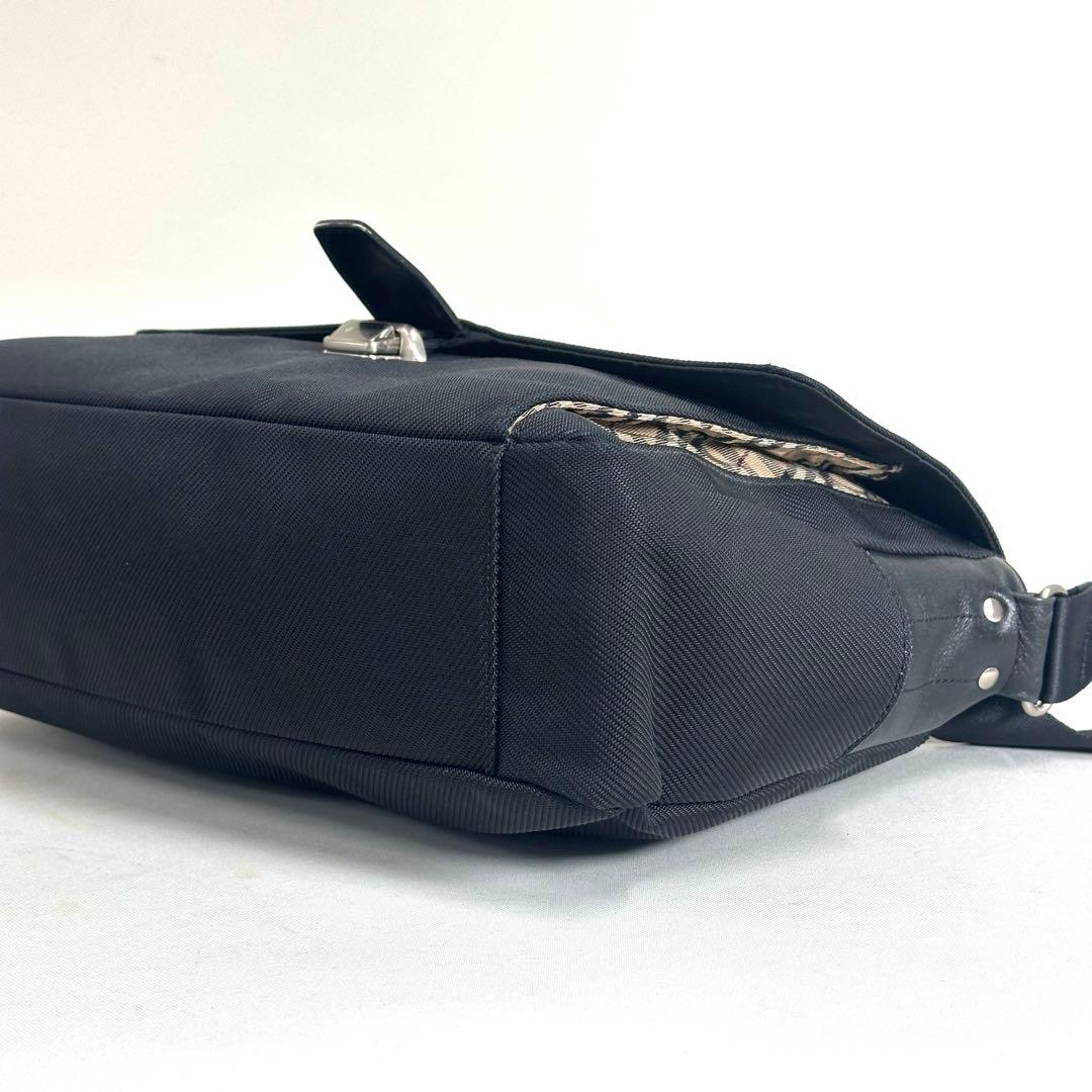 希少デザイン✨Burberry ノバチェック　メッセンジャーバッグ フラップ