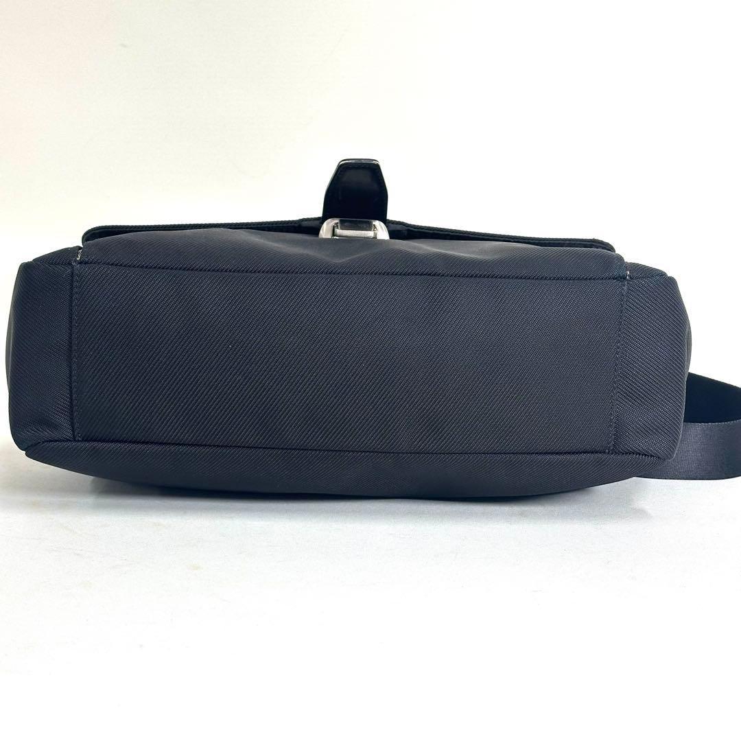 希少デザイン✨Burberry ノバチェック　メッセンジャーバッグ フラップ