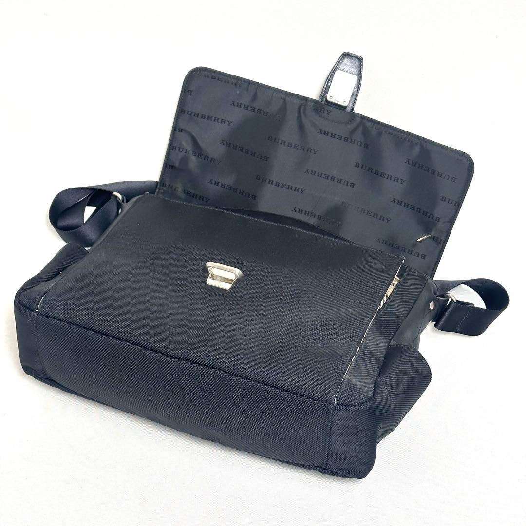 希少デザイン✨Burberry ノバチェック　メッセンジャーバッグ フラップ