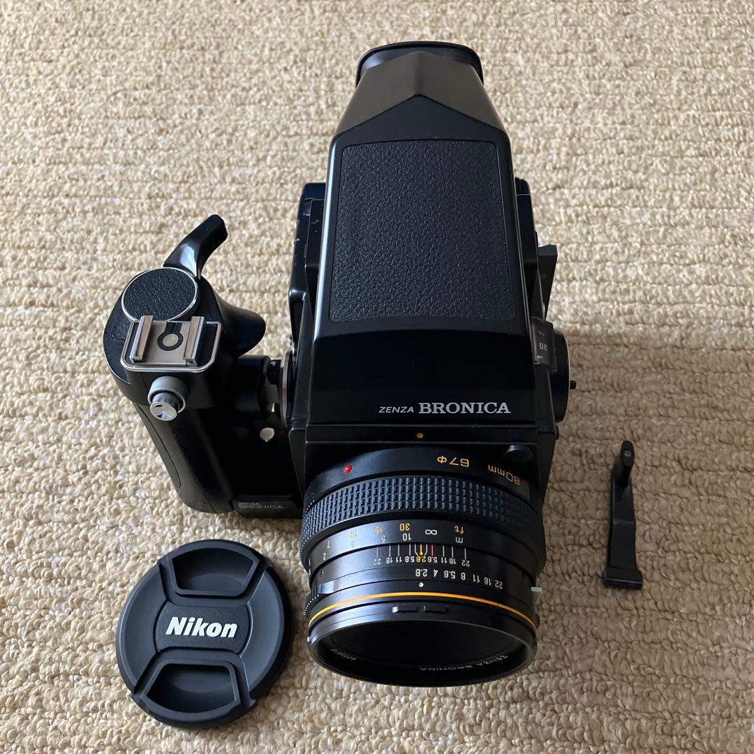 ブロニカSQ-A とNikonのキャップ