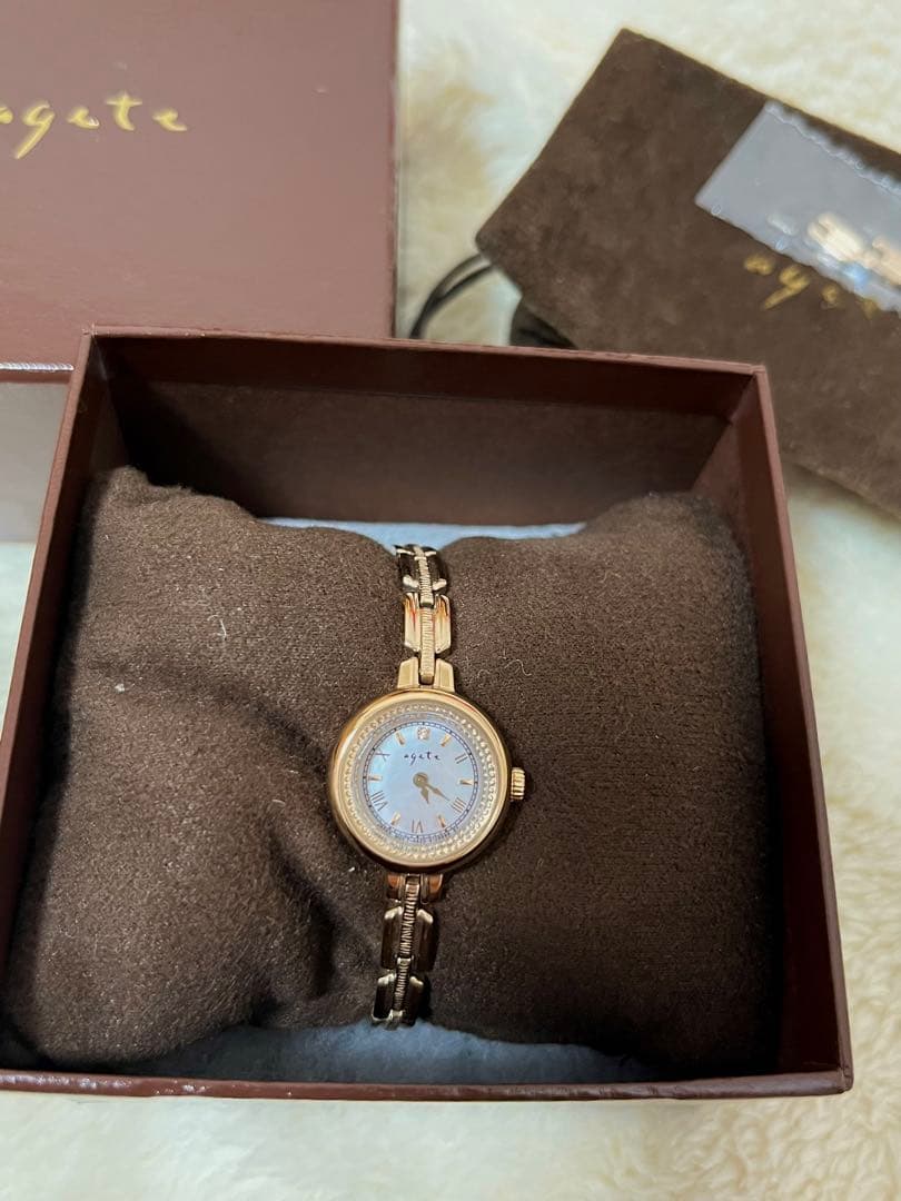 agete ゴールド 腕時計　ソーラー