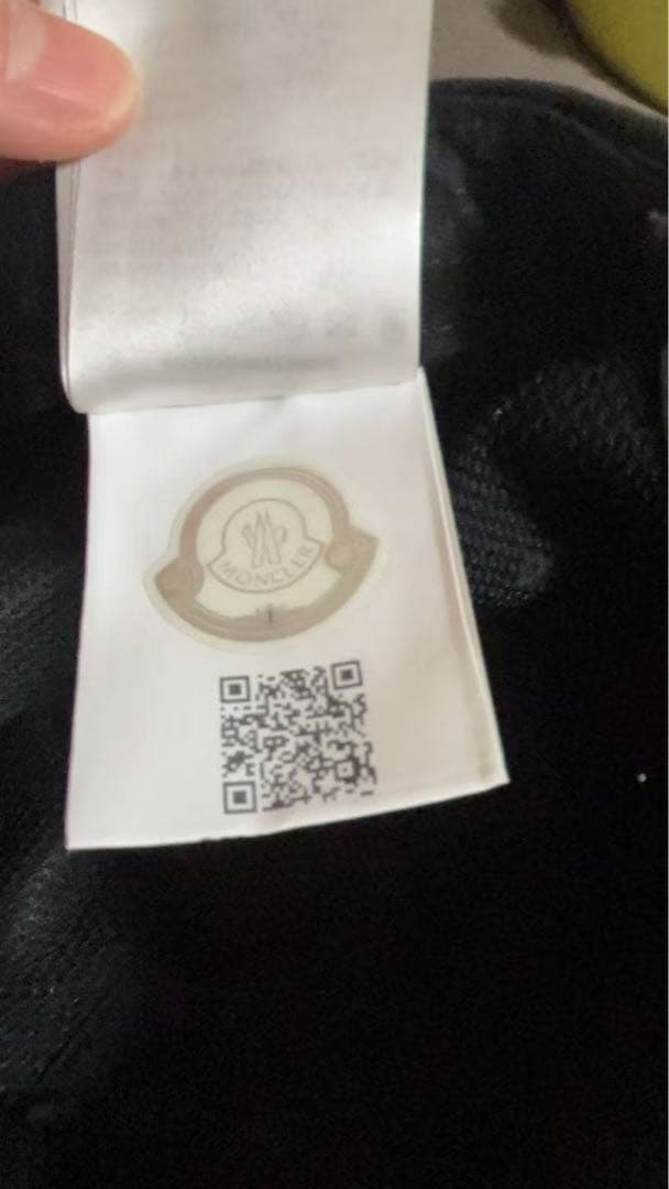 MONCLER ブラック キャップ フリーサイズ　男女兼用