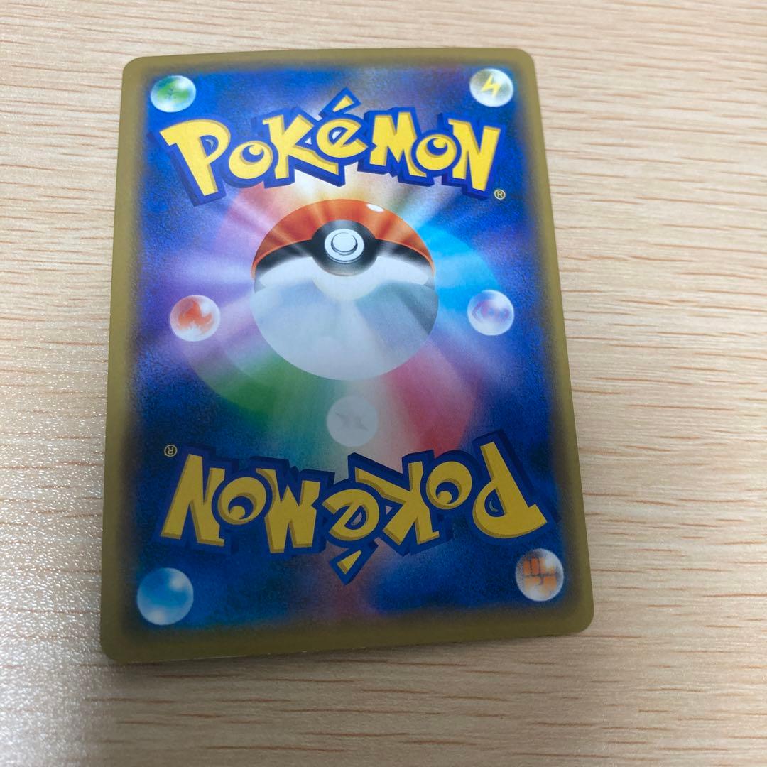 お公家様と舞子はんピカチュウ　渋谷のピカチュウサイン入り