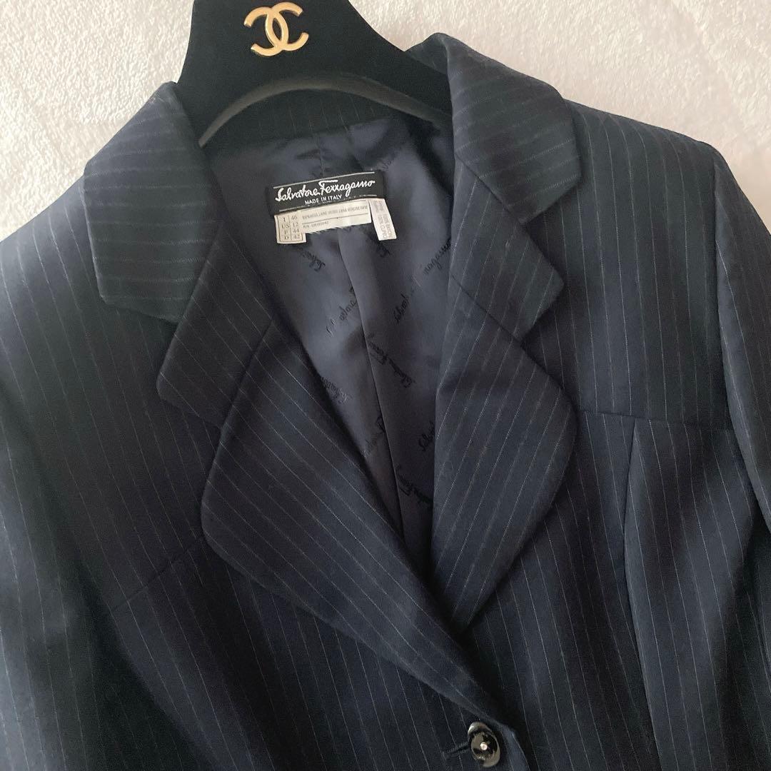 極美品⭐︎Salvatore Ferragamo 黒 ストライプ パンツスーツ