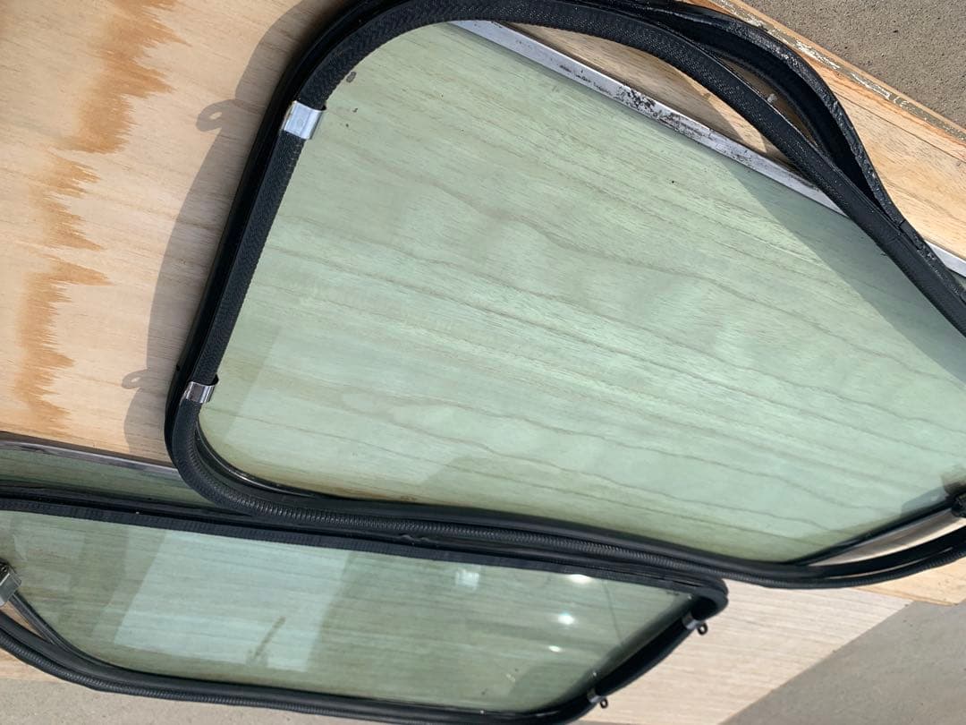 ローバーミニ 開閉式クウォーターガラス