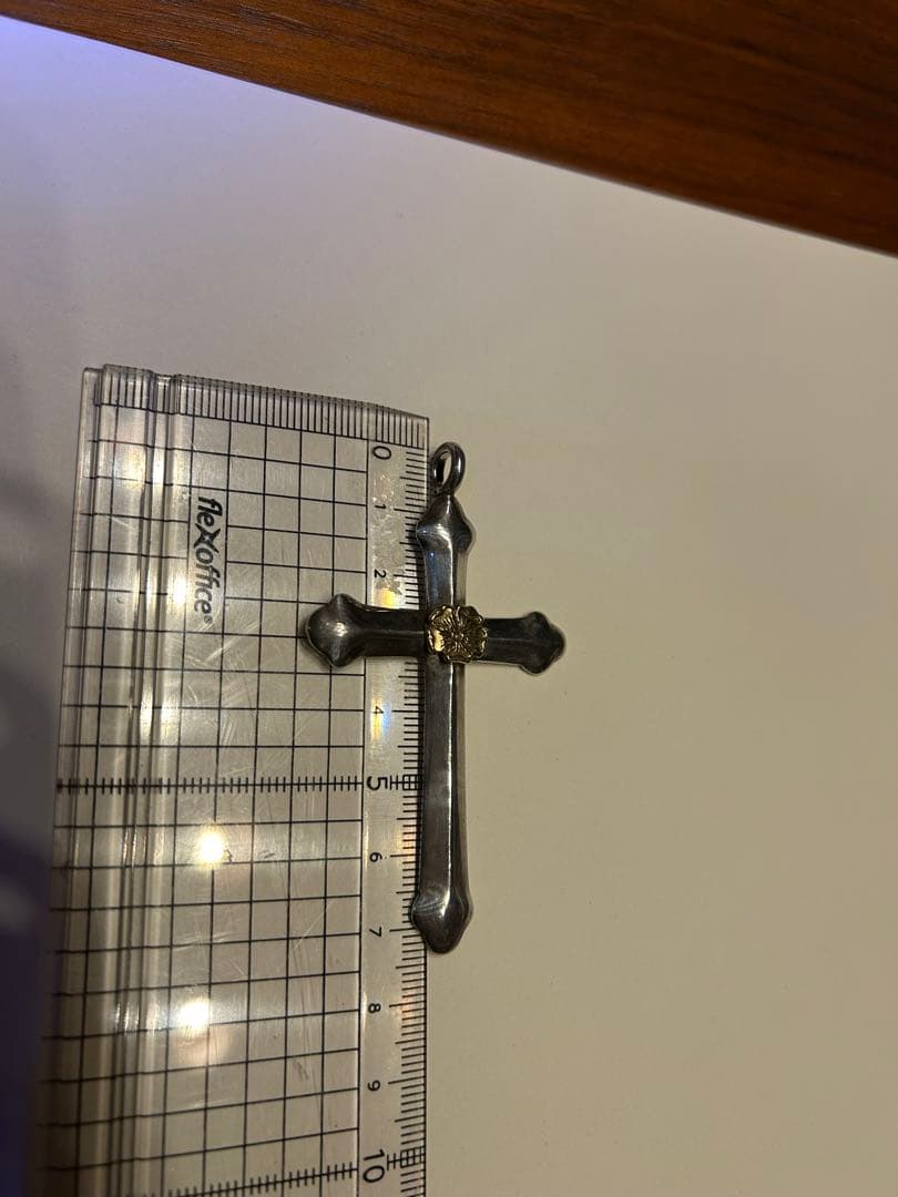 N*️様 ローズクロス カスタムネックレス（イーグルフック・赤ビーズ）