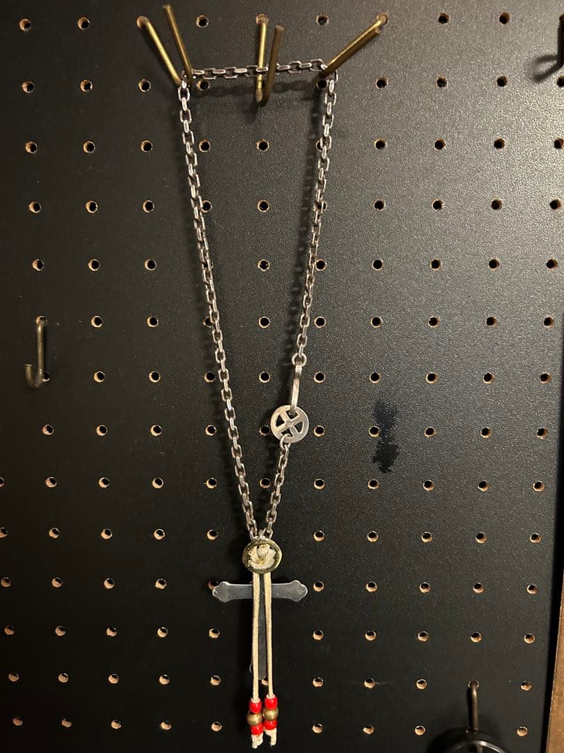 N*️様 ローズクロス カスタムネックレス（イーグルフック・赤ビーズ）