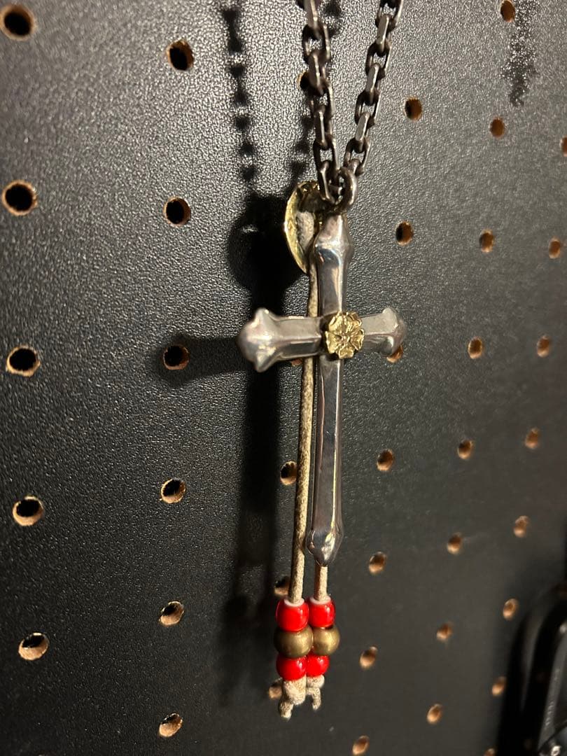 N*️様 ローズクロス カスタムネックレス（イーグルフック・赤ビーズ）