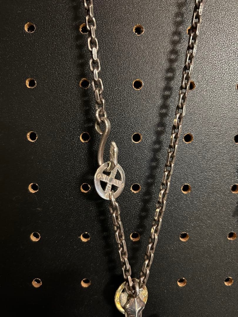 N*️様 ローズクロス カスタムネックレス（イーグルフック・赤ビーズ）