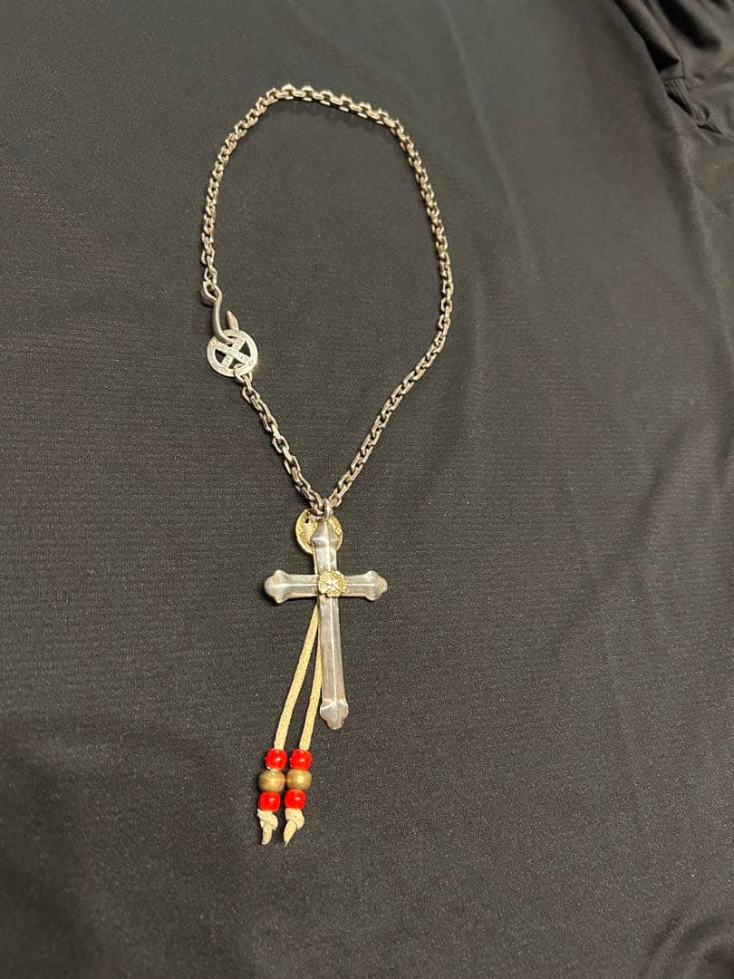N*️様 ローズクロス カスタムネックレス（イーグルフック・赤ビーズ）
