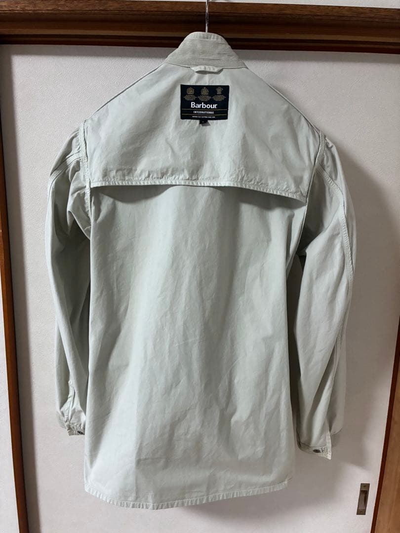 バブアー　インターナショナル　Lサイズ ライトグレー