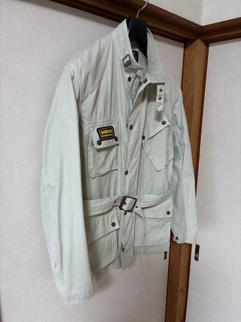 バブアー　インターナショナル　Lサイズ ライトグレー