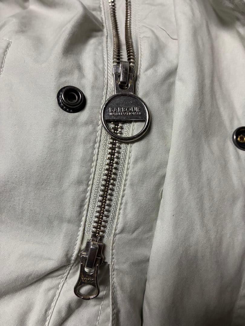 バブアー　インターナショナル　Lサイズ ライトグレー