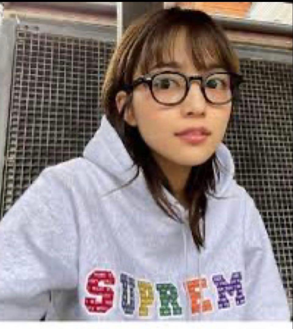 【ayum】シュプリーム♤刺繍ビッグロゴ　川口春奈着用Lサイズパーカー